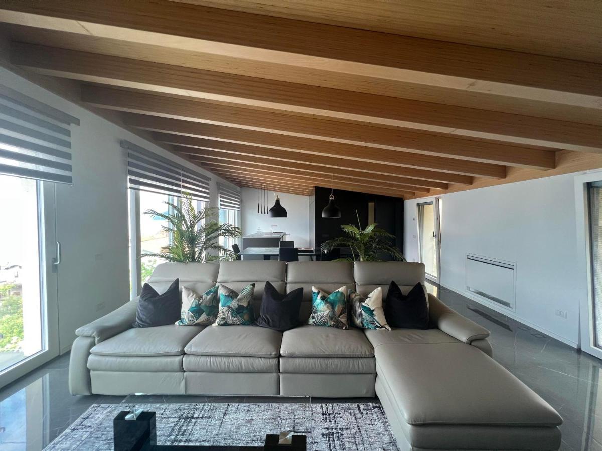 Luxury Lakefront Penthouse Лецено Екстериор снимка