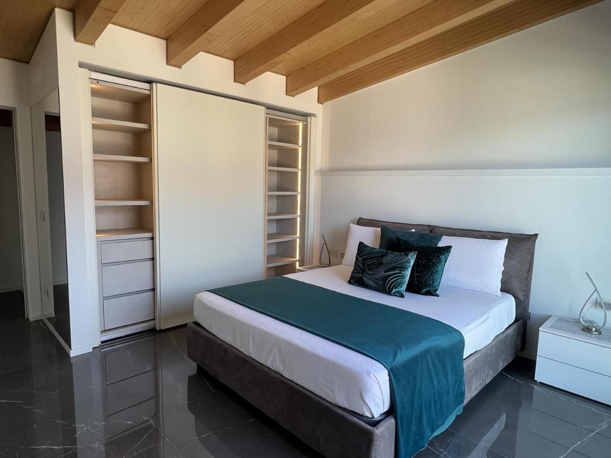 Luxury Lakefront Penthouse Лецено Екстериор снимка